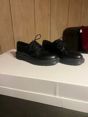 Dr. Martens 1461 Mono Smooth Leather Oxford Shoes in Black – Women’s UK 4